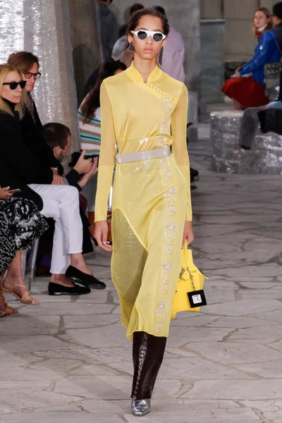 Look 32
